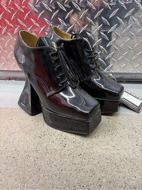 BNWT Underground England Darkside Platform Lace-Up Heels